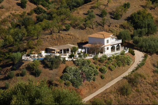 Villa Among Olive Groves In Axarquia, Prenota  Malaga Centro 