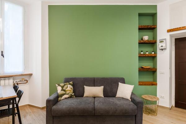 Entire apartment with Patio in the Isola Area, Book Apartment Milan Lombardy