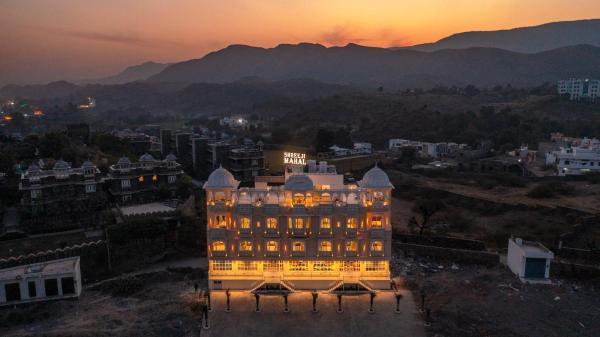 Shreeji Mahal- Premium Boutique Hotel Udaipur, Prenota  Hotel a Rajasthan con piscina, Piscina