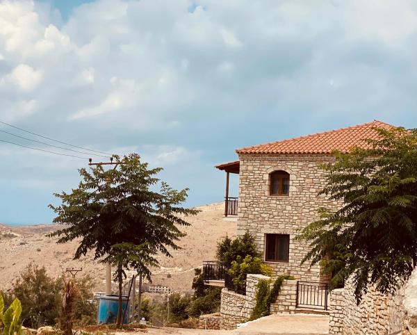 Lila view, Buchen Sie  Hotels mit Pool in Qeparo, Schwimmbad