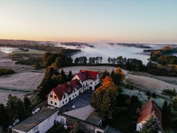Agroturystyka Kaczor nad jeziorem, Reserva ahora  Hoteles en Pomerania Occidental con aparcamiento, Aparcamiento