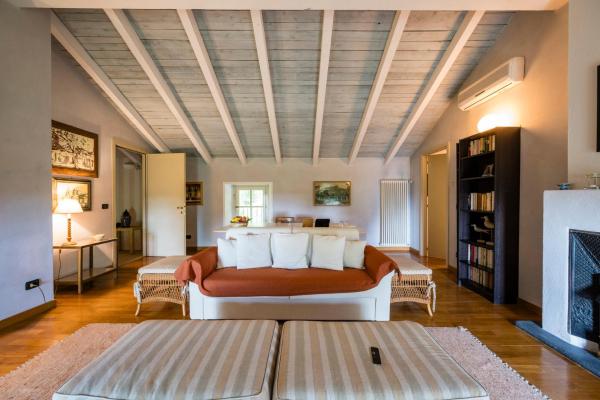 Suite O28, Reserva ahora  Hoteles en Moncalvo con aparcamiento, Aparcamiento