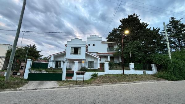 Gran casa en Villa Del Lago, Prenota  Hotel a Córdoba con piscina, Piscina