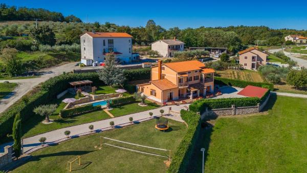 Beautiful Villa Parenzana with pool in Vizinada, Reserva ahora  Hoteles en Istria central con piscina, Piscina