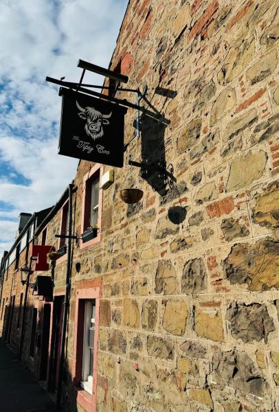 The Tipsy Coo, Buchen Sie  Bridge of Earn Perthshire