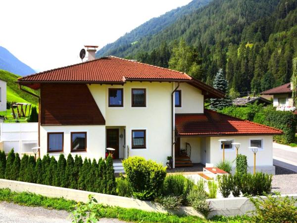 Apartment in Fulpmes near Stubai Glacier, Prenota Appartamento Hotel a Tirolo con parcheggio, Parcheggio