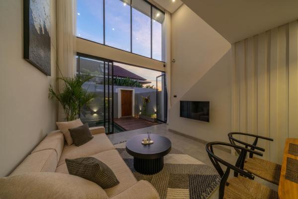 Sadila Estate - Stylish and Modern 2BR Pool Loft in Berawa, Prenota  Canggu Badung
