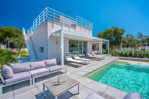 Villa Kòsmos - Piscina e Giardino - Villasimius, Reserva ahora  Hoteles en Simius con aparcamiento, Aparcamiento