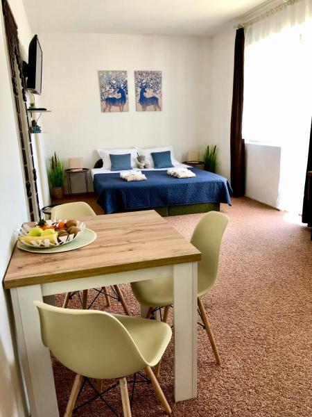 Villa AURA, Réserver  Hôtels à Western Transdanubia avec parking, Parking