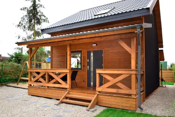 Nadmorskie Klimaty - Domki Całoroczne, Reserva ahora  Hoteles en Pomerania con aparcamiento, Aparcamiento