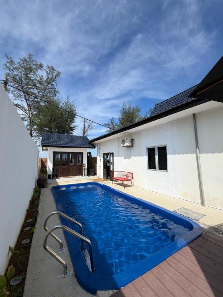 Tamu Beradu Seaview Private Pool Villa, Prenota  Hotel a Dungun con piscina, Piscina