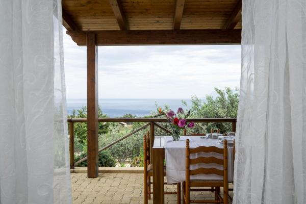 VILLA BIFAMILIARE SCOPELLO, Prenota  Hotel a Sicilia con parcheggio, Parcheggio