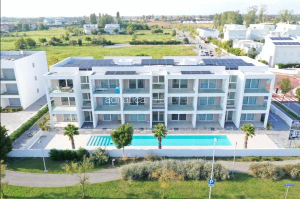 Saint Tropez Apartments, Prenota Appartamento Hotel con piscina a Veneto, Piscina
