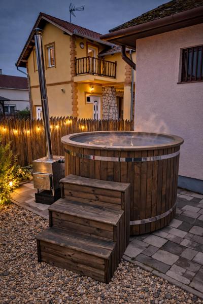 Nikolett apartman, Réserver  Hôtels à Northern Great Plain avec piscine, Piscine