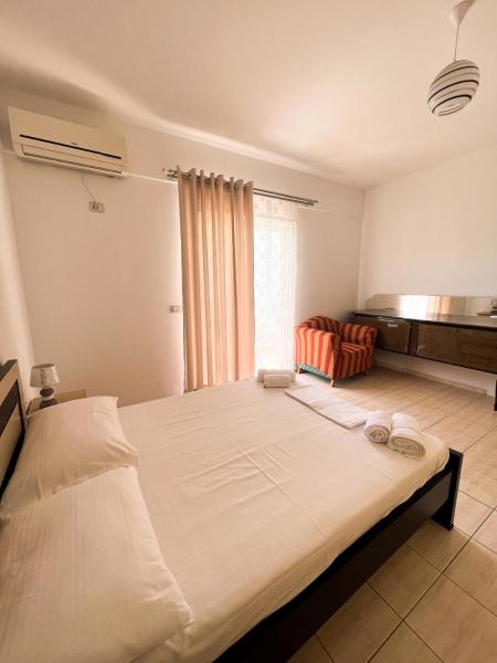 Garden Villa Sarande Apt-5, Buchen Sie  Hotels in Qark Vlora mit Parkplatz, Parkplätze