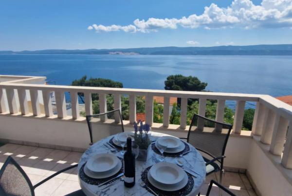 Adriahouse complex 80m from beach, Buchen Sie  Hotels in Gespanschaft Split-Dalmatien mit Parkplatz, Parkplätze
