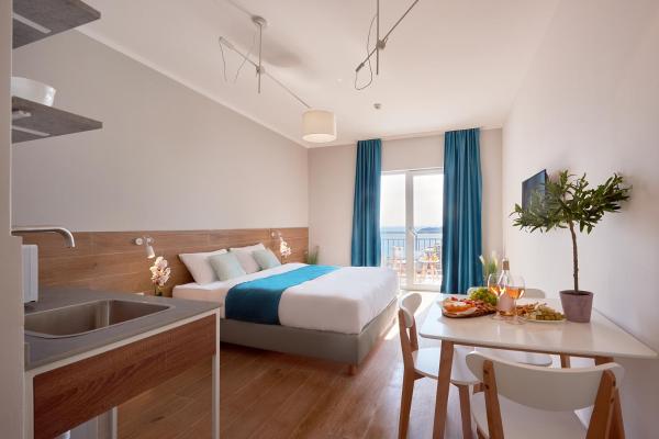 Garni Hotel Larimar, Book  Budva County Hotels with a Pool, Swimming Pool