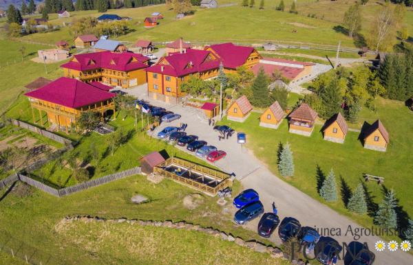 Pensiunea Agroturistica Poiana, Reserva ahora  Hoteles en Suceava con aparcamiento, Aparcamiento