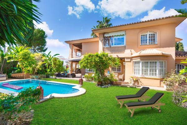 LXR Villa Elysée 4HAB Accommodaton, Prenota  Hotel a Costa del Sol con piscina, Piscina