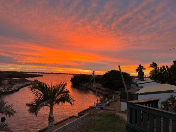 Pelican Point Waterfront Resort, Prenota  Carnarvon Shark Bay Australia