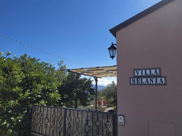 B&B Villa Melania, Buchen Sie  Hotels in Abruzzen mit Parkplatz, Parkplätze