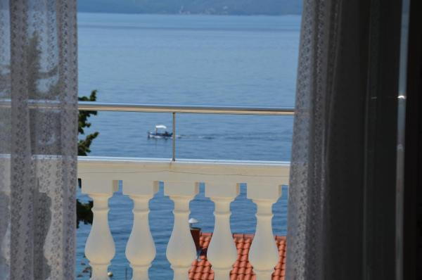 Apartment Jure, Buchen Sie Ferienwohnung Hotels in Gespanschaft Split-Dalmatien mit Parkplatz, Parkplätze