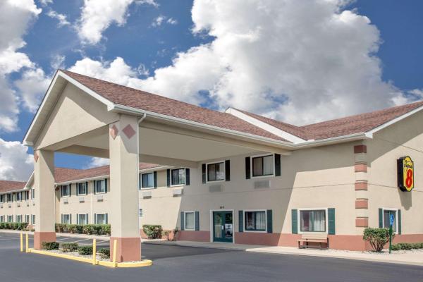 Super 8 by Wyndham Three Rivers, Buchen Sie Hotel Three Rivers Michigan