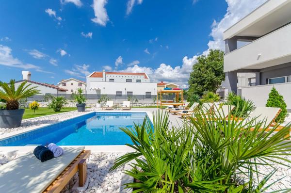 Gabriela, Buchen Sie  Hotels in Gespanschaft Split-Dalmatien mit Pool, Schwimmbad