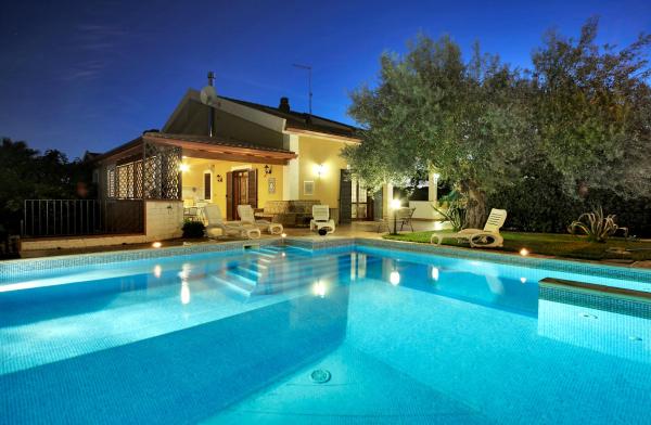 Villa dellUlivo, Buchen Sie  Hotels mit Pool in Sizilien, Schwimmbad
