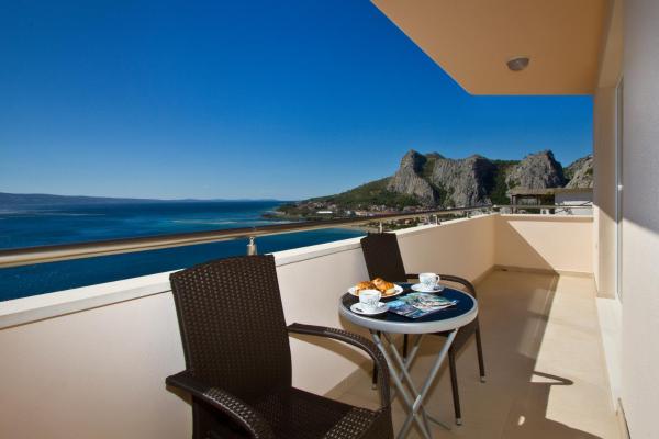 Family apartment, Book Apartment Hotels in Split Region with a Pool, Swimming Pool