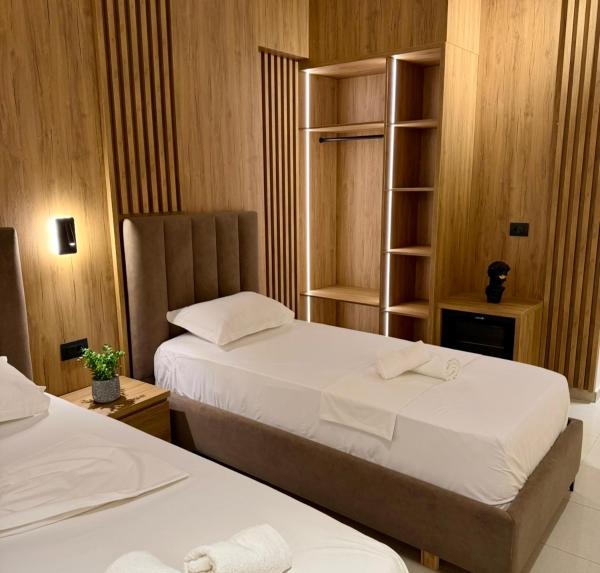 Vila Llaman Luxury Rooms, Buchen Sie  Hotels in Qark Vlora mit Parkplatz, Parkplätze