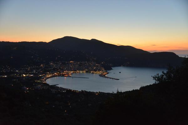 Villa Kalypso and Villa Kirki, Prenota  Skopelos Town 