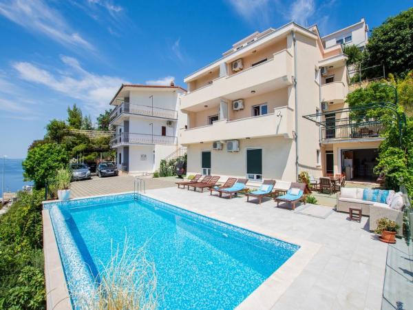 Snug Apartment in Celina with Swimming Pool, Book Apartment Hotels in Split Region with a Pool, Swimming Pool
