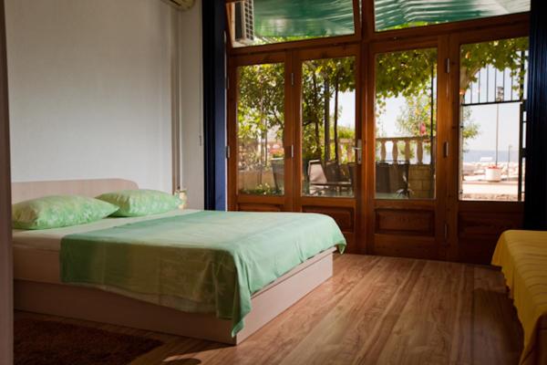 Apartmani Denis Vela, Buchen Sie  Hotels in Gespanschaft Split-Dalmatien mit Parkplatz, Parkplätze
