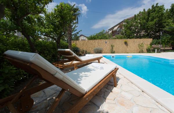 Villa Roso, Buchen Sie  Hotels in Gespanschaft Split-Dalmatien mit Pool, Schwimmbad