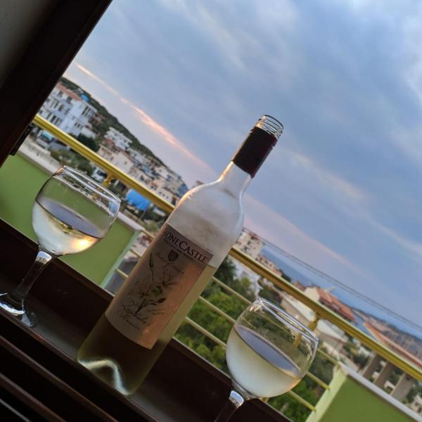 Jonny Guesthouse, Buchen Sie  Hotels in Qark Vlora mit Parkplatz, Parkplätze
