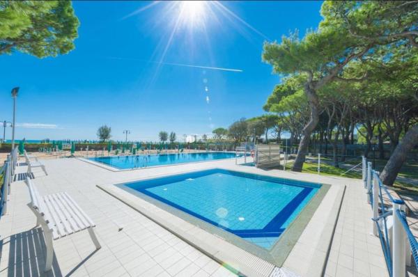 PARK RESIDENCE - WALTERIGATO Apartments SOLO PER FAMIGLIE, Prenota Appartamento Hotel a Veneto con piscina, Piscina