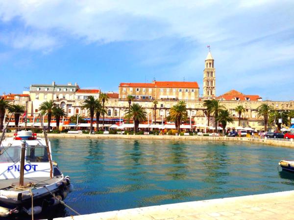 Kristian Apartments, Book Apartment Hotels in Split Region with a Pool, Swimming Pool