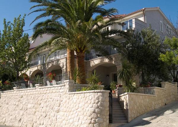 Apartments Marco Polo, Buchen Sie Ferienwohnung Hotels in Insel Rab mit Parkplatz, Parkplätze