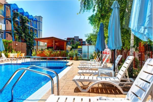Paloma - in the center of the city, Prenota  Hotel a Distretto di Burgas con piscina, Piscina