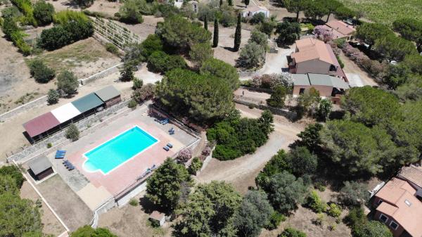 Casa Rosada - Piscina, aria condizionata, terrazze e posti auto, Reserva ahora  Hoteles con piscina en Elba, Piscina