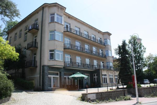 Ośrodek Wypoczynkowy Rapsodia, Book  Lesser Poland Hotels with a Parking, Parking