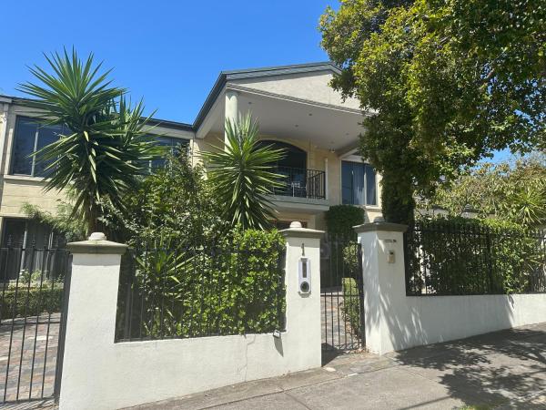 balcony room, Buchen Sie  Balwyn North. Victoria