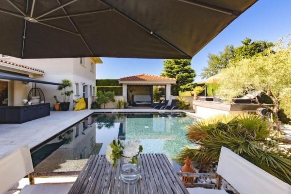 Le Coeur Leger Private Pool Villa, Reserva ahora  Hoteles en Aquitania con aparcamiento, Aparcamiento