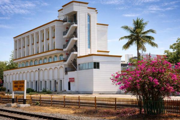 Hotel Golden Retreat - At Anand Railway Station, Réserver  Anand Gujarat