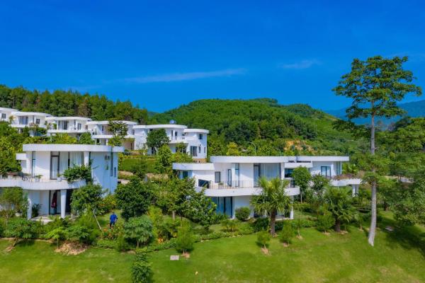 Ivory Villas Camp & Resort Hoà Bình By Worldtrip DMC, Prenota  Hotel a Hoa Binh con piscina, Piscina