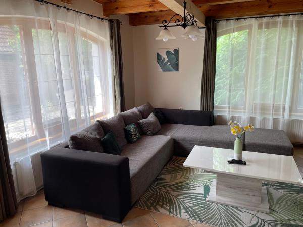 Kristóf apartmanházak, Buchen Sie  Hotels mit Pool in Südtransdanubien, Schwimmbad