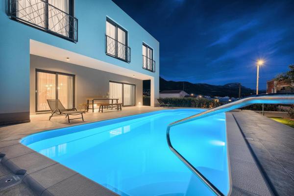 Villa Ammi - swimming pool&barbecue, Buchen Sie  Hotels in Gespanschaft Split-Dalmatien mit Pool, Schwimmbad