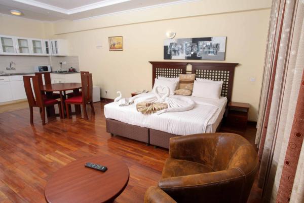 Cranes Suites Hotel, Reserva ahora  Hoteles en Kitale con aparcamiento, Aparcamiento