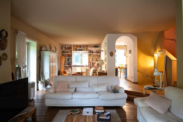 Villa with garden and private parking space, Prenota  Valmadrera Como